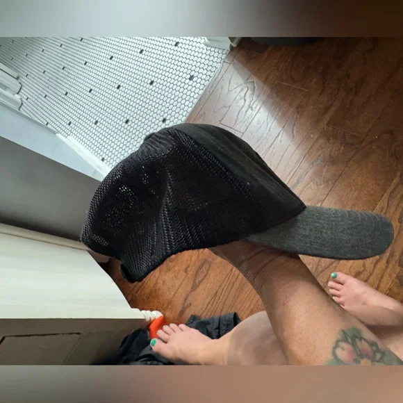 Travis Mathew Black and Gray Cap - Picture 2 of 4